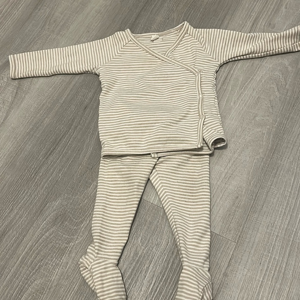 Lilette 9 months beige and white striped set runs small